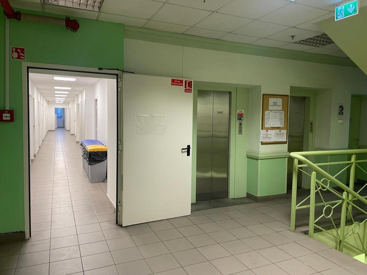 The College Group Hostel Budapest Exterior photo